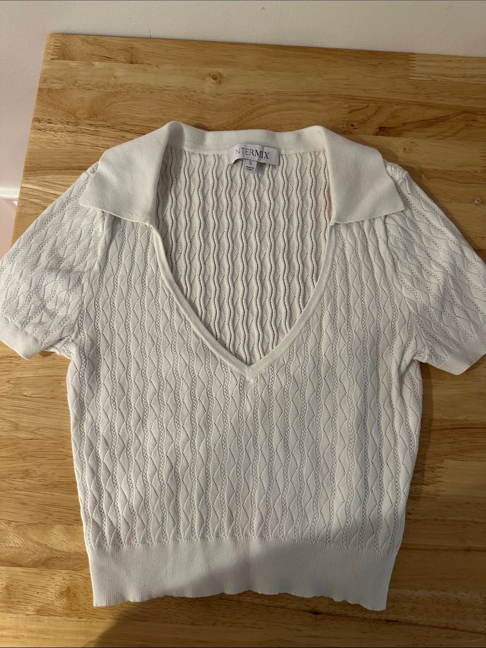 INTERMIX Cream Short-Sleeve V-Neck Cable Knit Sweater